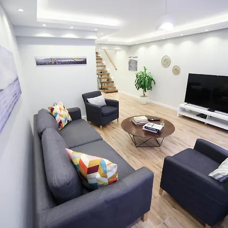 Modern Super Chic Duplex With A Terrace At The Heart Of City! Apartmán